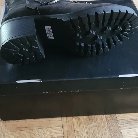 Torrid Brand New pebbled suede buckle booties with side zip size 9 - Picture 4 of 4